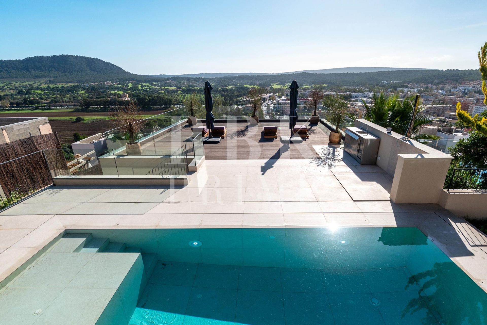 Available - Villa - Calvià