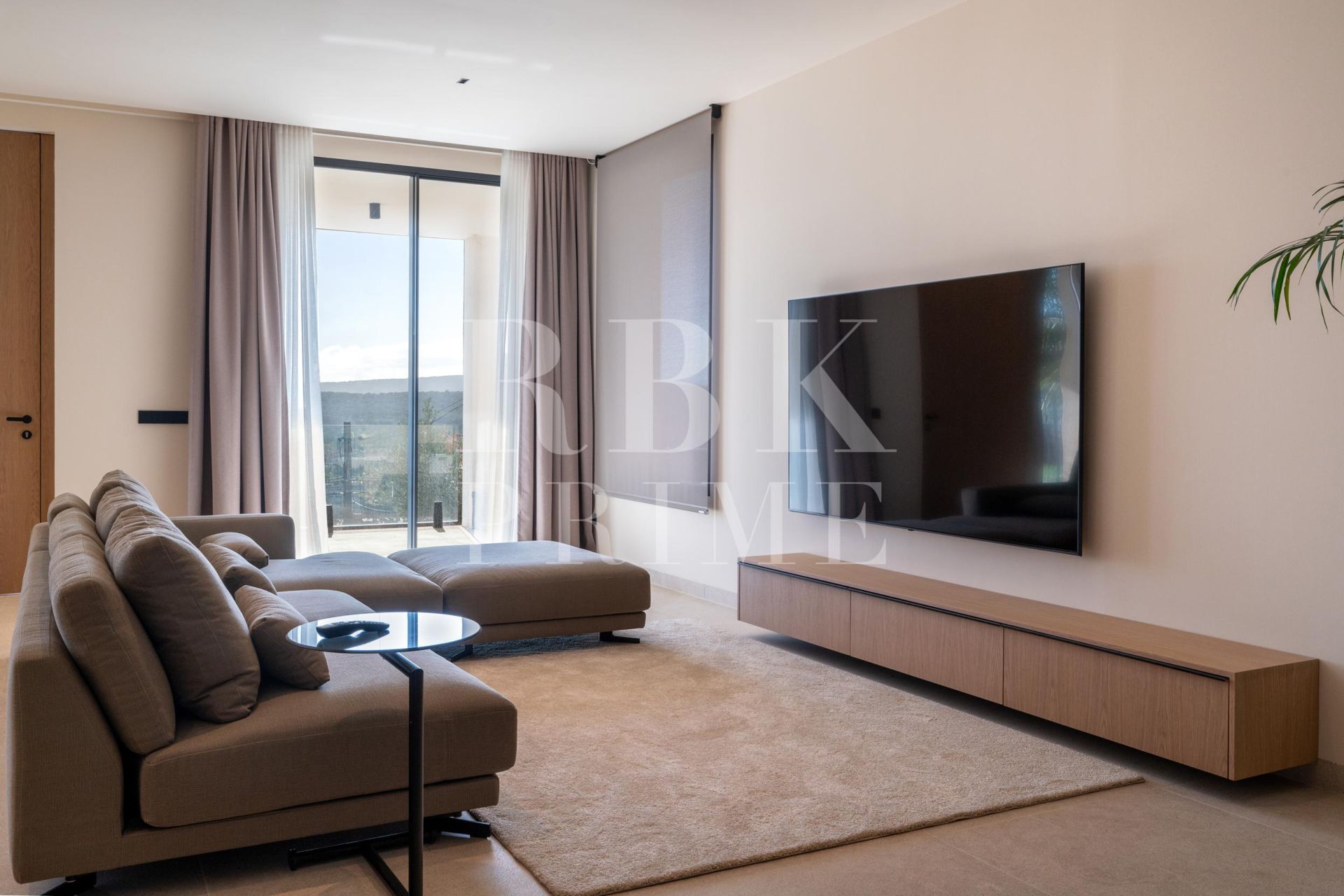 Available - Villa - Calvià
