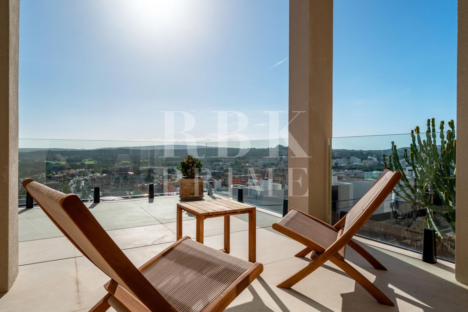 Available - Villa - Calvià