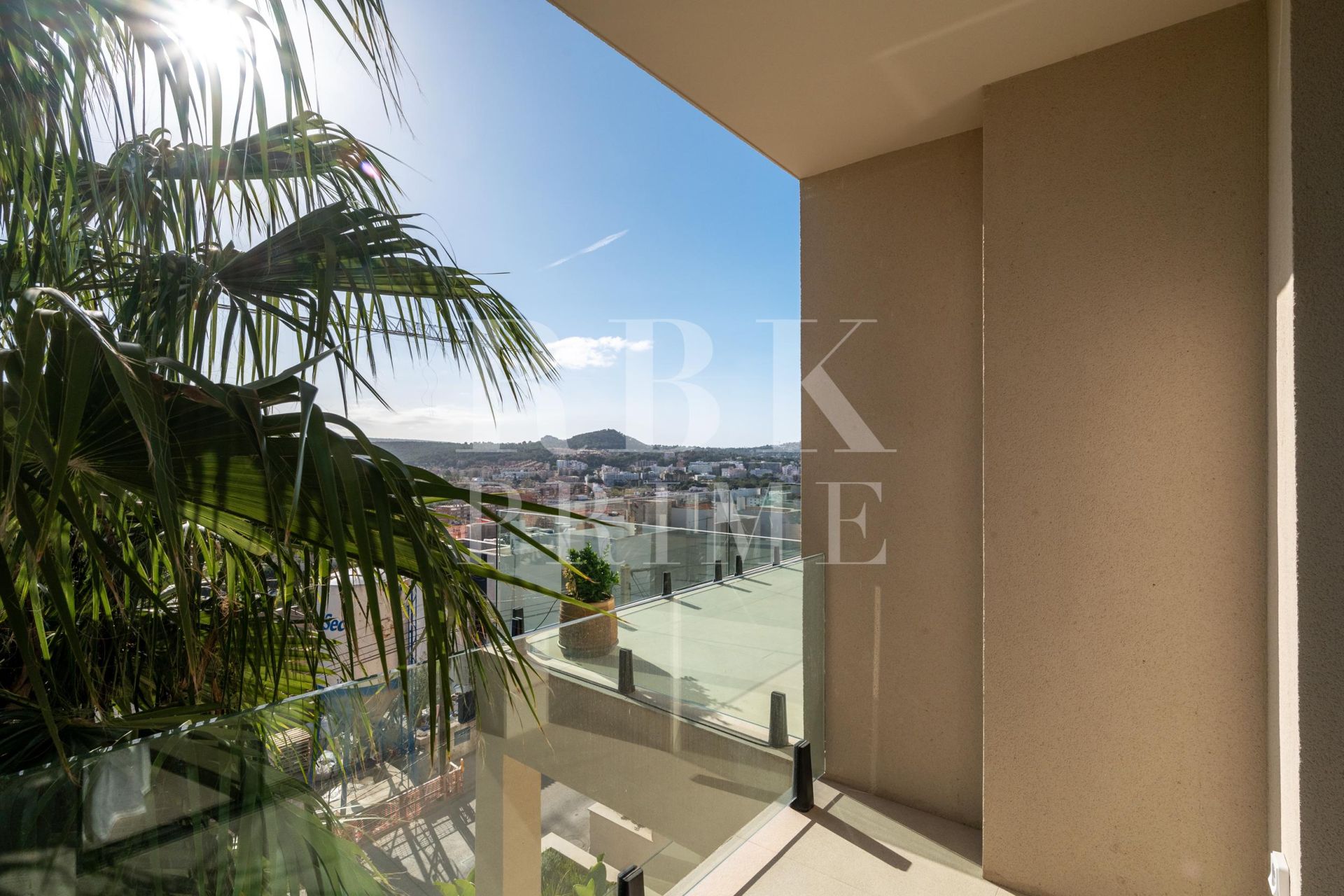 Available - Villa - Calvià