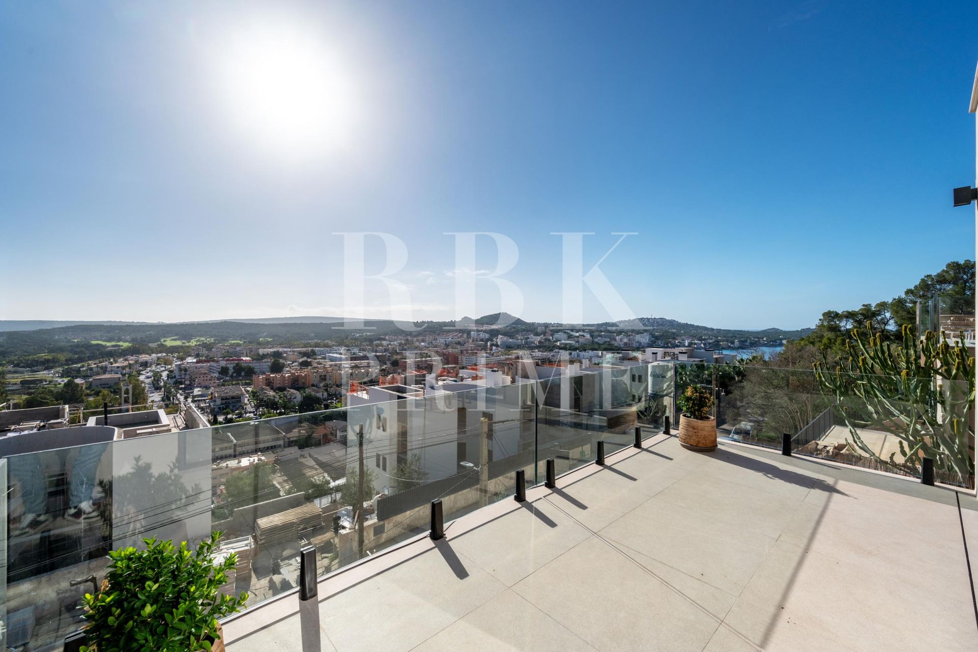 Available - Villa - Calvià