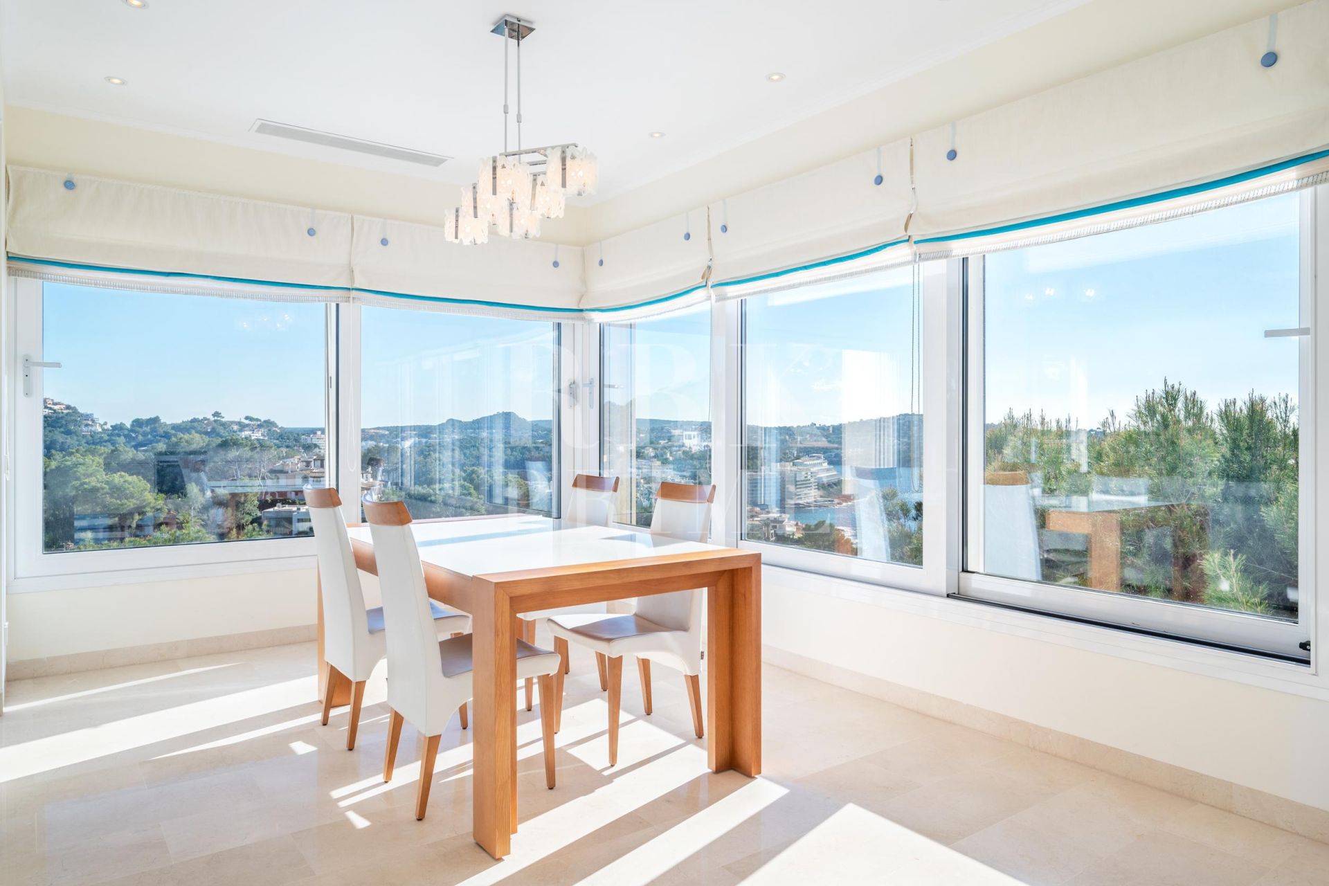 Available - Villa - Calvià