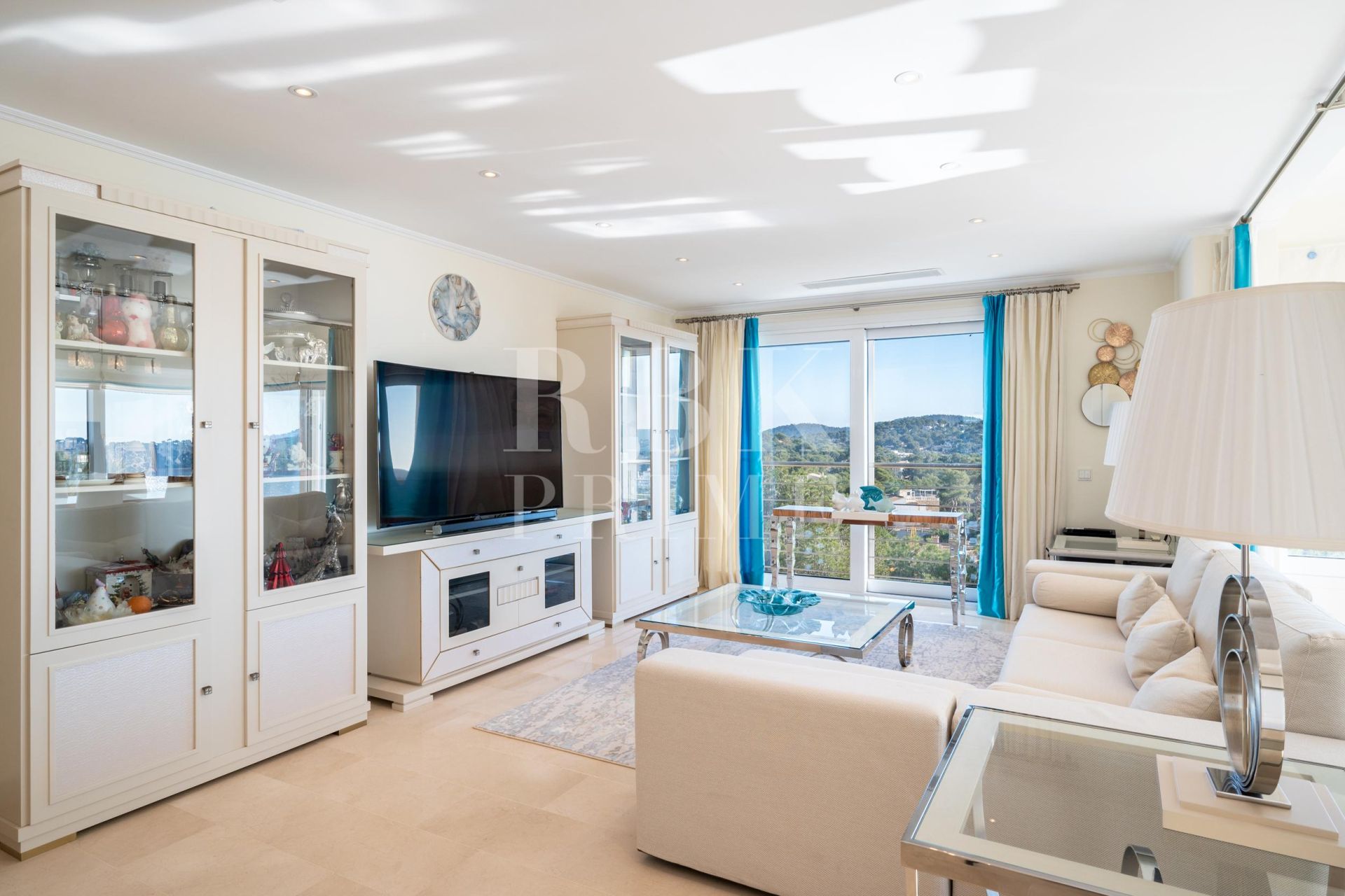 Available - Villa - Calvià
