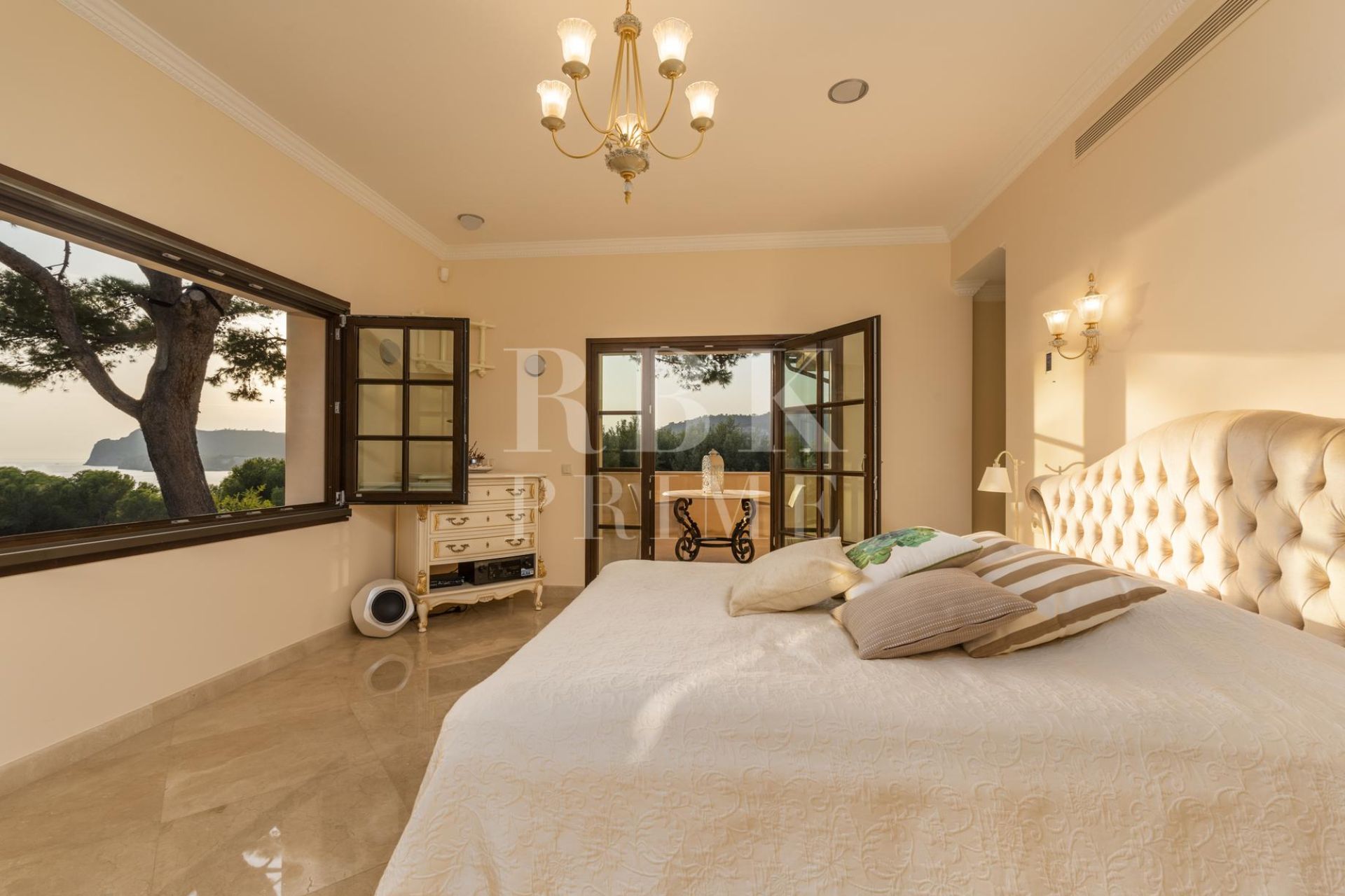 Available - Villa - Calvià