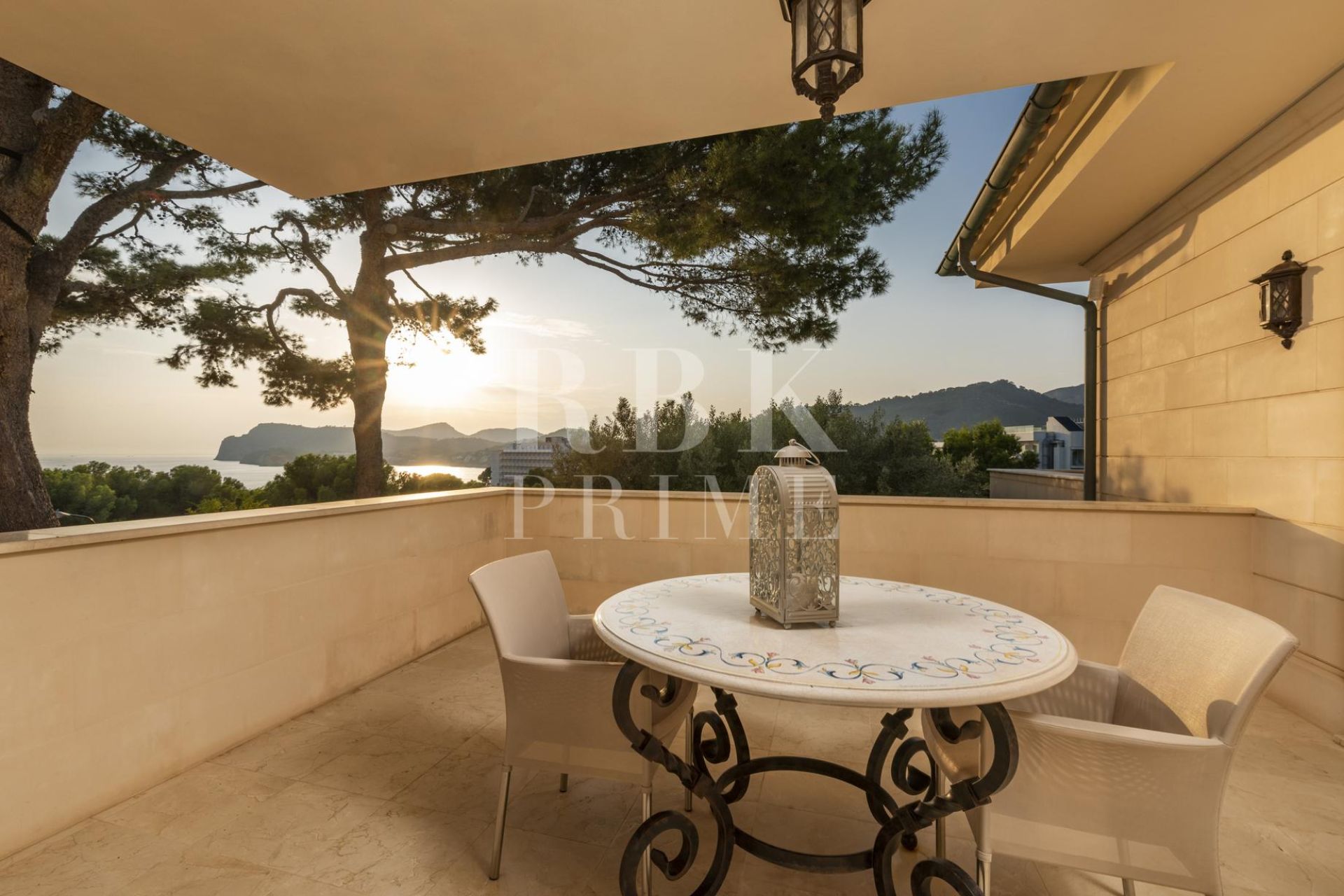 Available - Villa - Calvià