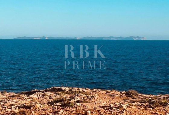 Available - Urban plot - Llucmajor