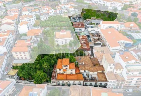 Available - Urban plot - Madeira