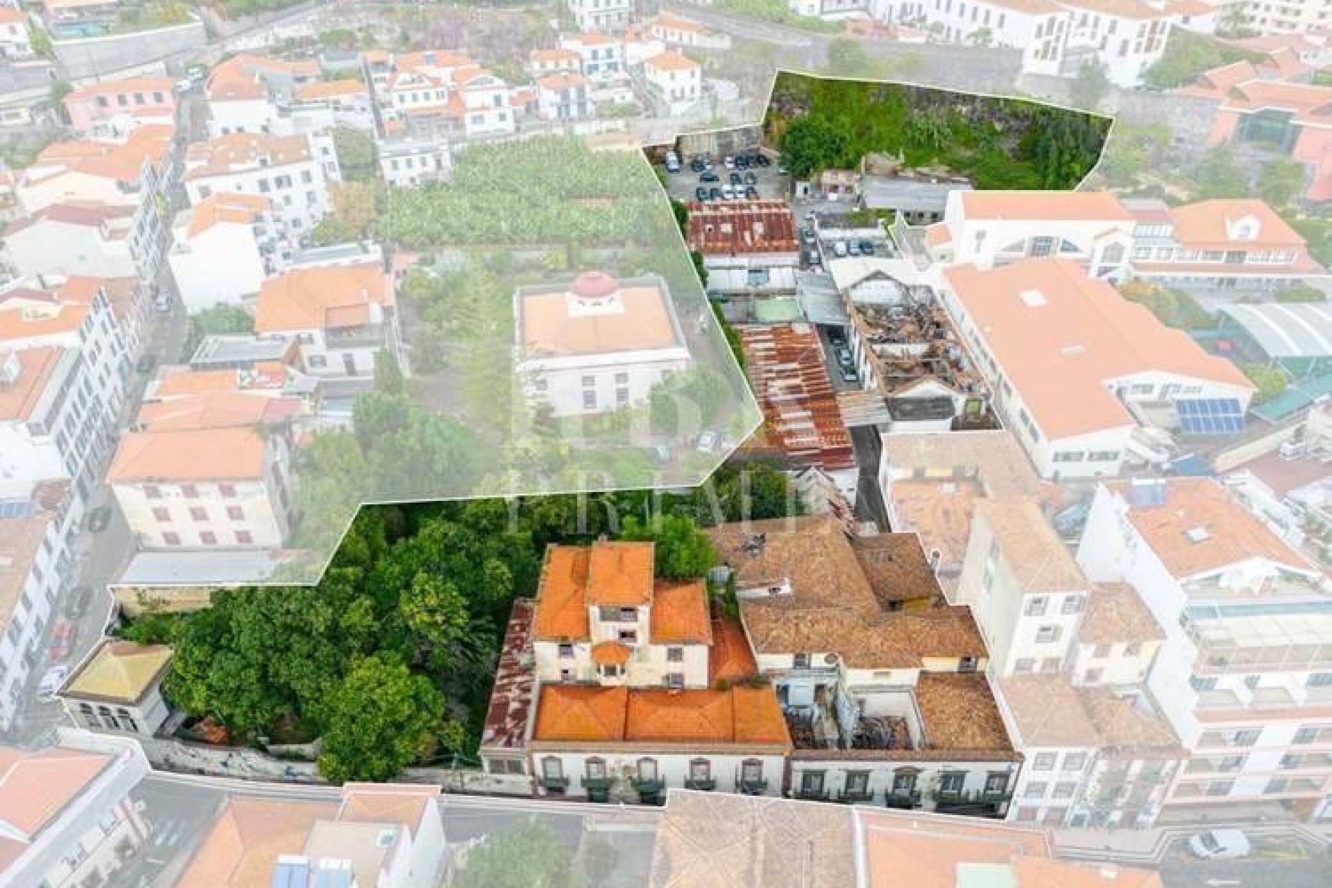 Available - Urban plot - Madeira