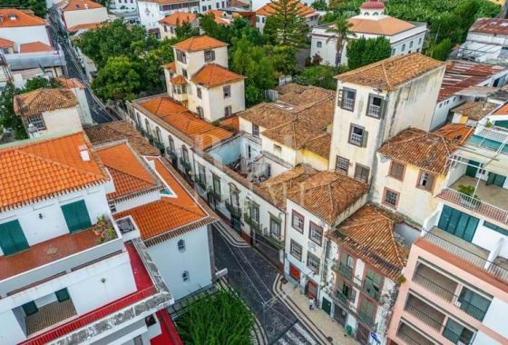 Available - Urban plot - Madeira