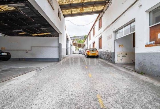 Available - Urban plot - Madeira