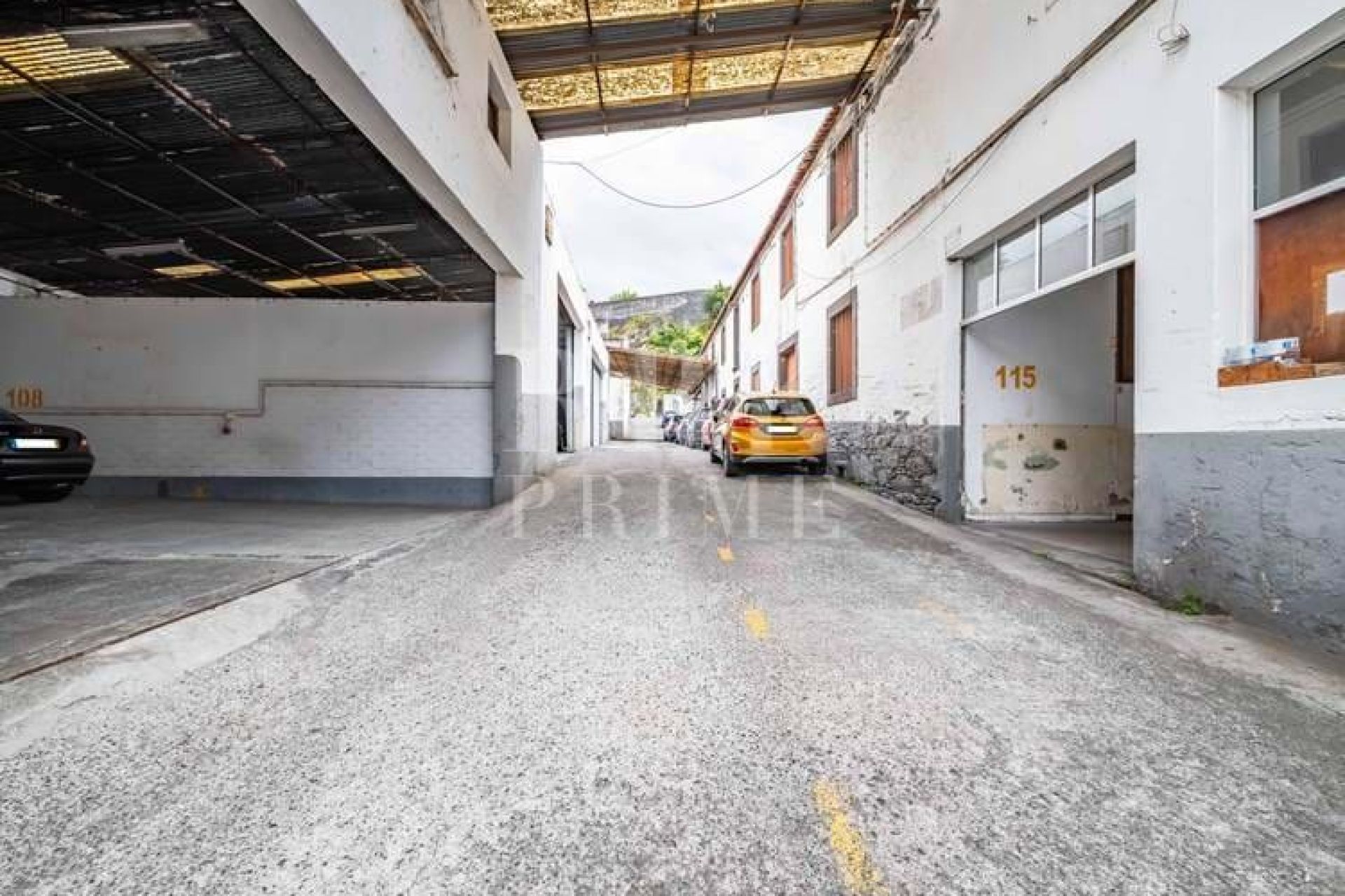 Available - Urban plot - Madeira