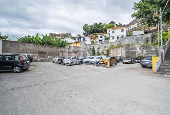 Available - Urban plot - Madeira
