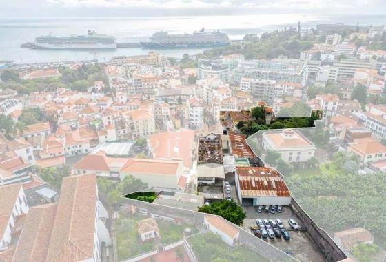 Available - Urban plot - Madeira