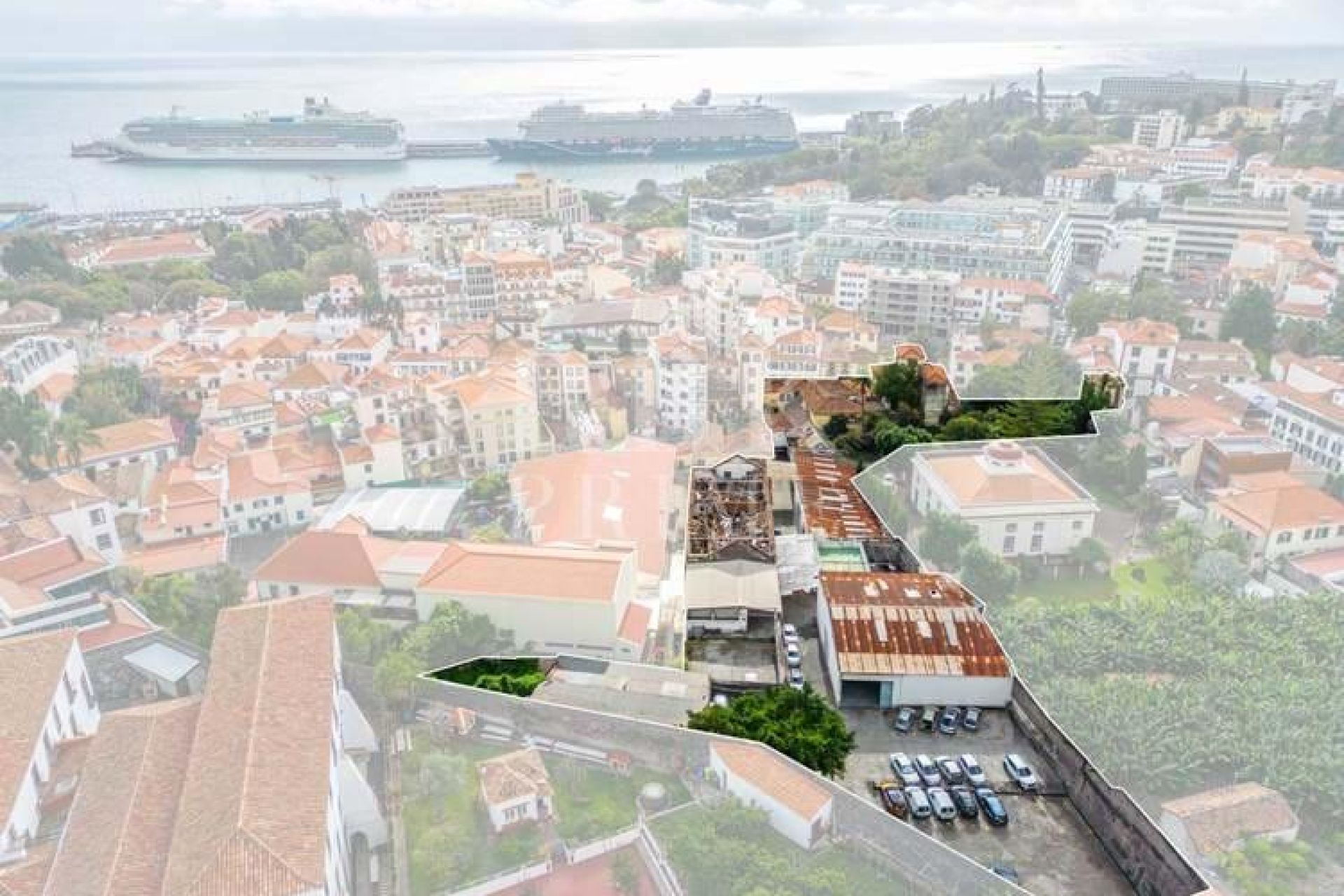 Available - Urban plot - Madeira