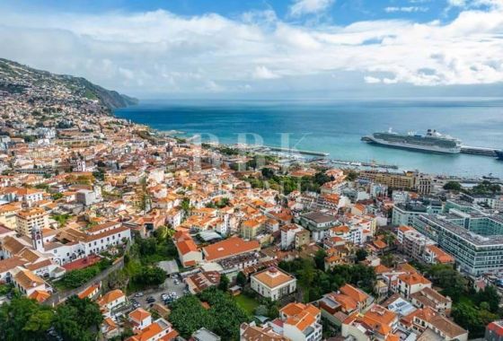 Available - Urban plot - Madeira