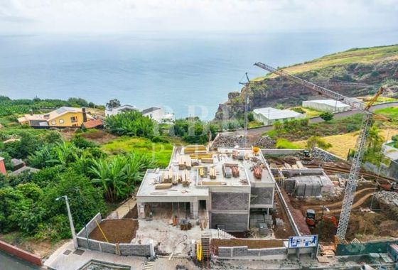 Available - Villa - Madeira
