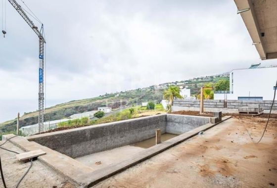 Available - Villa - Madeira