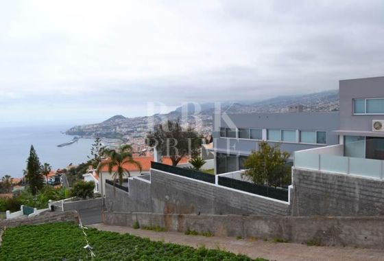Urban plot · Available - Madeira