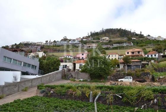 Urban plot · Available - Madeira