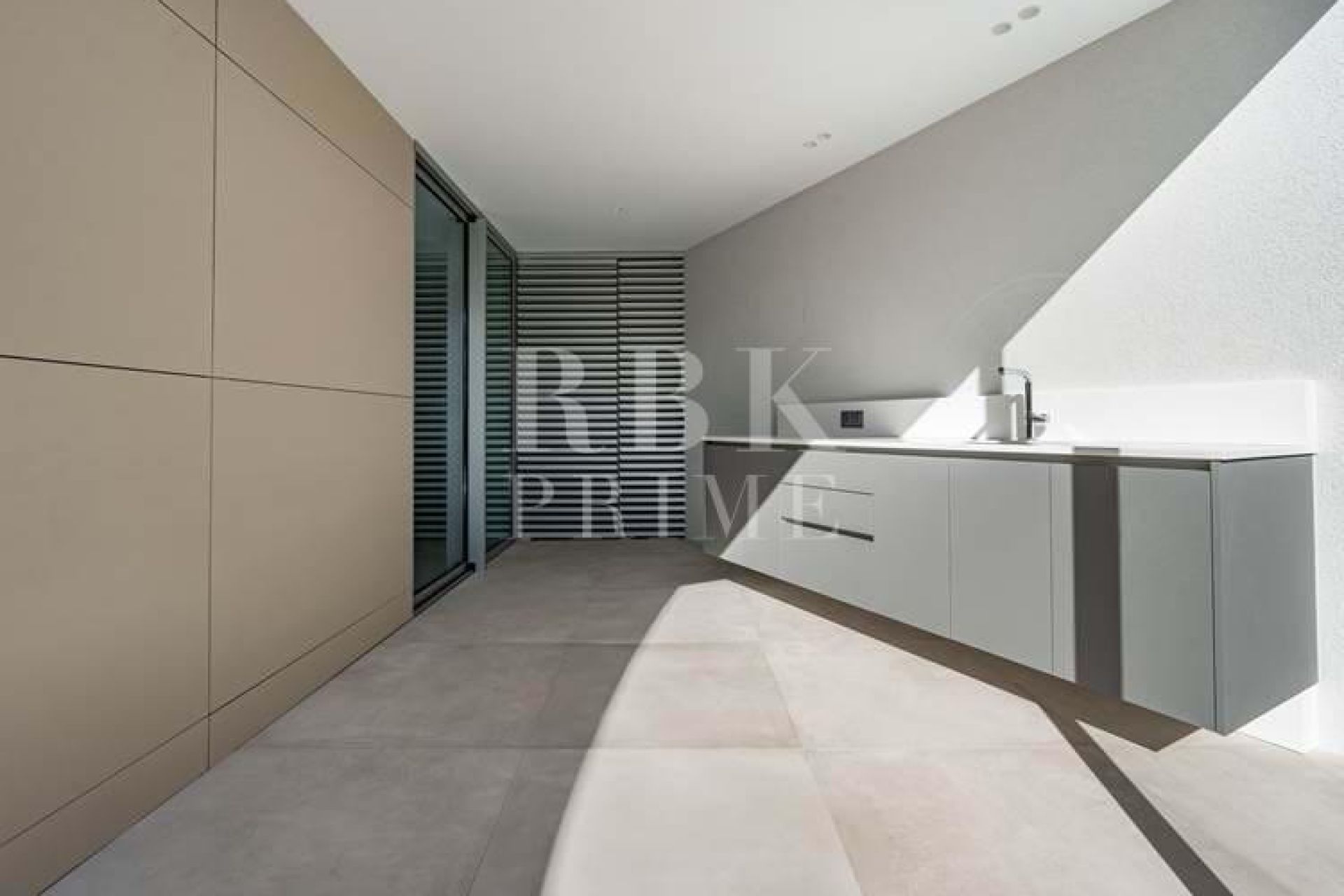 Available - Apartment - Madeira