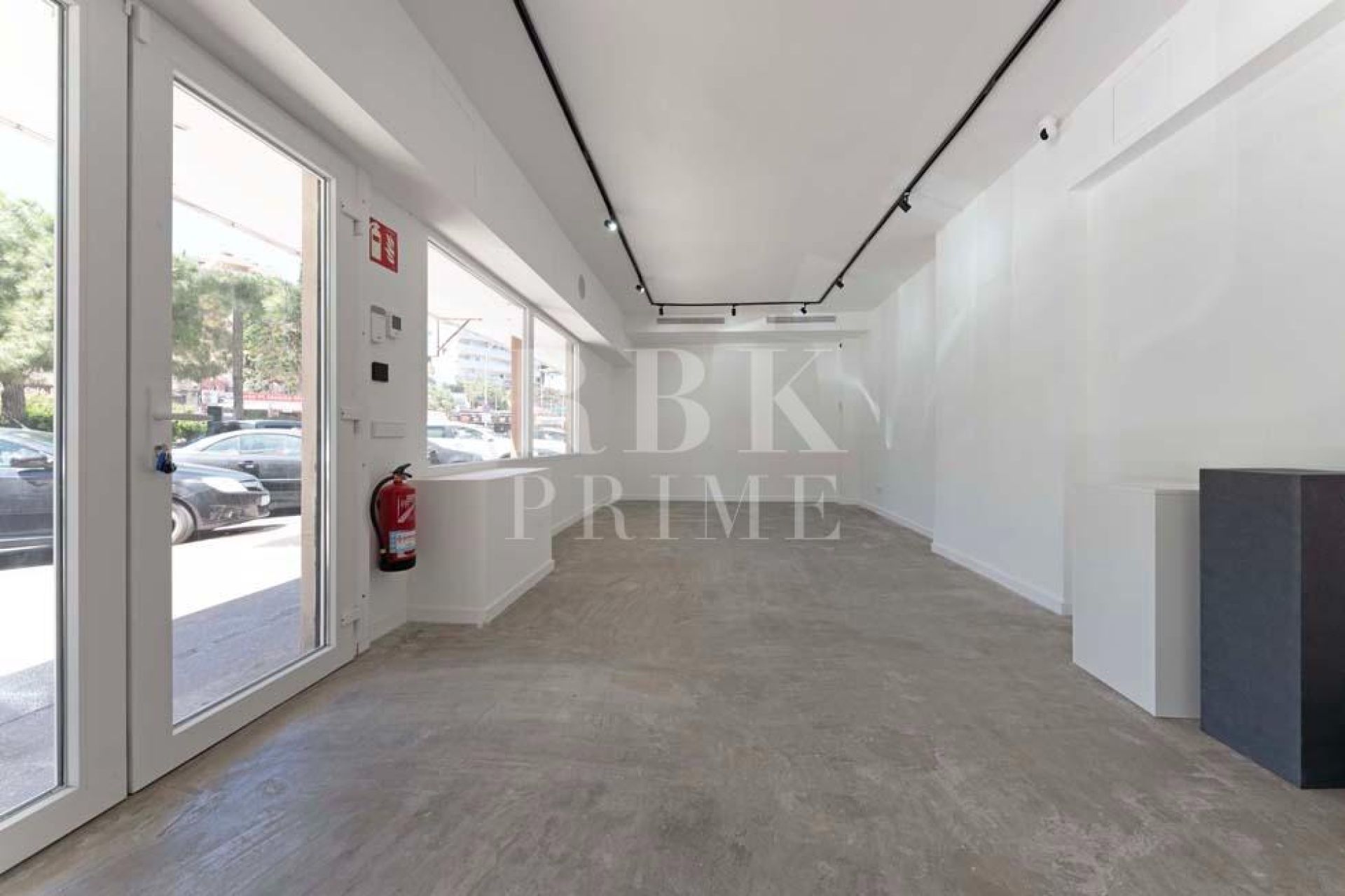 Available - Business - Palma