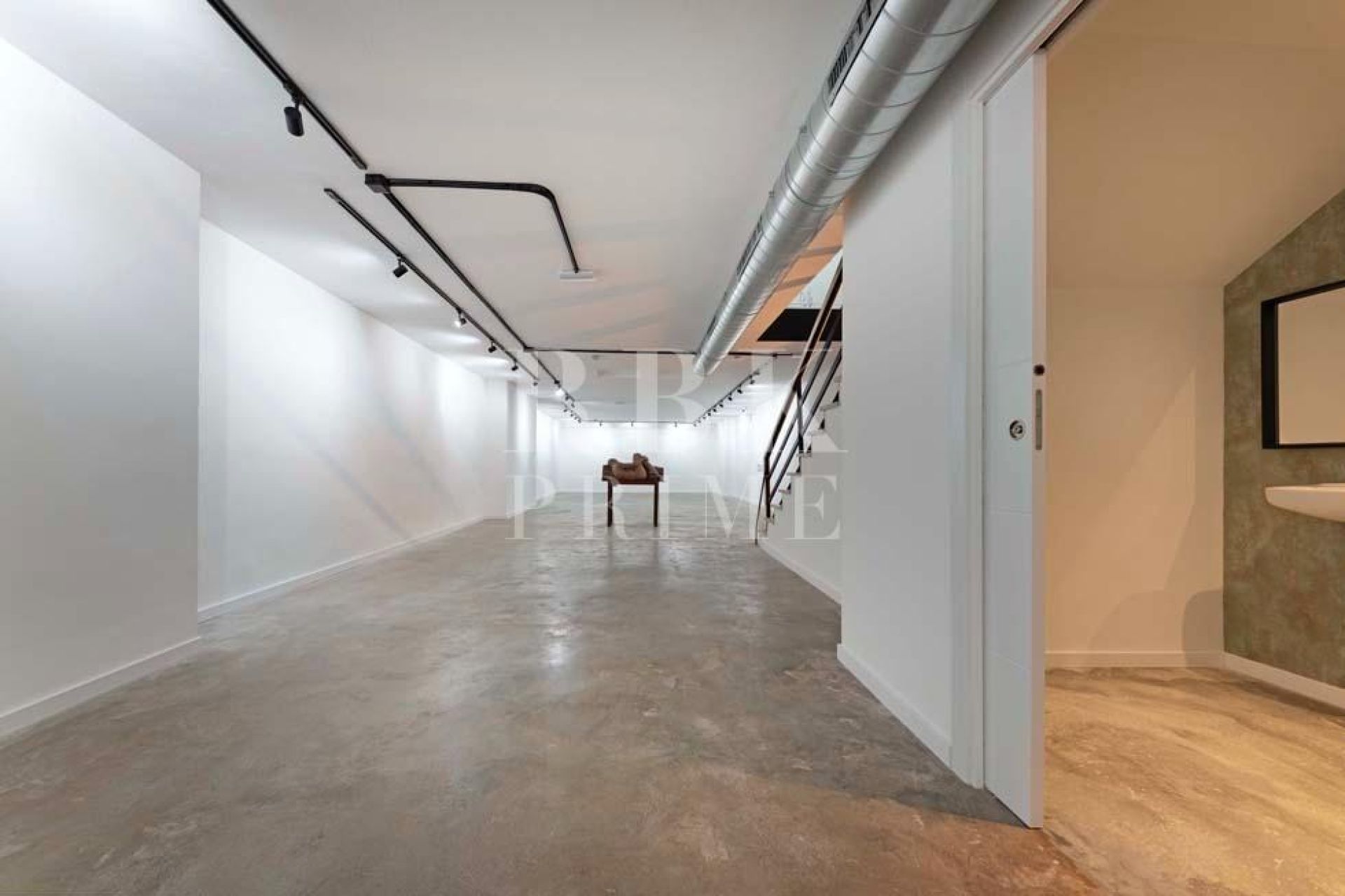 Available - Business - Palma