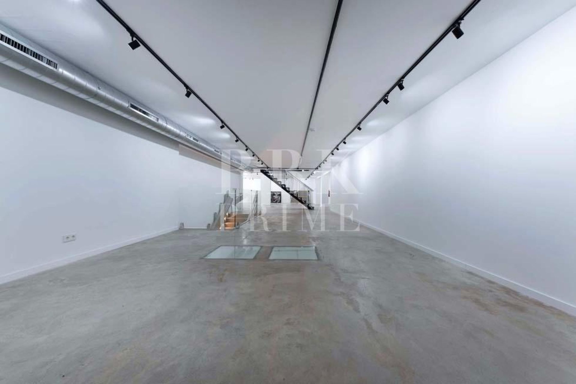 Available - Business - Palma