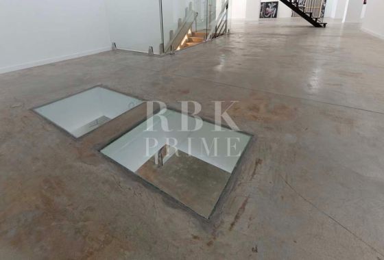 Business · Available - Palma
