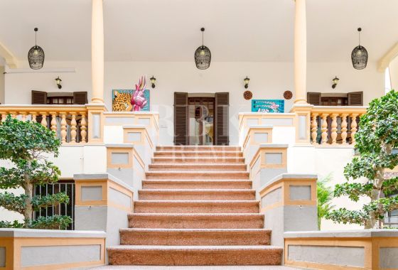 Palace · Available - Palma