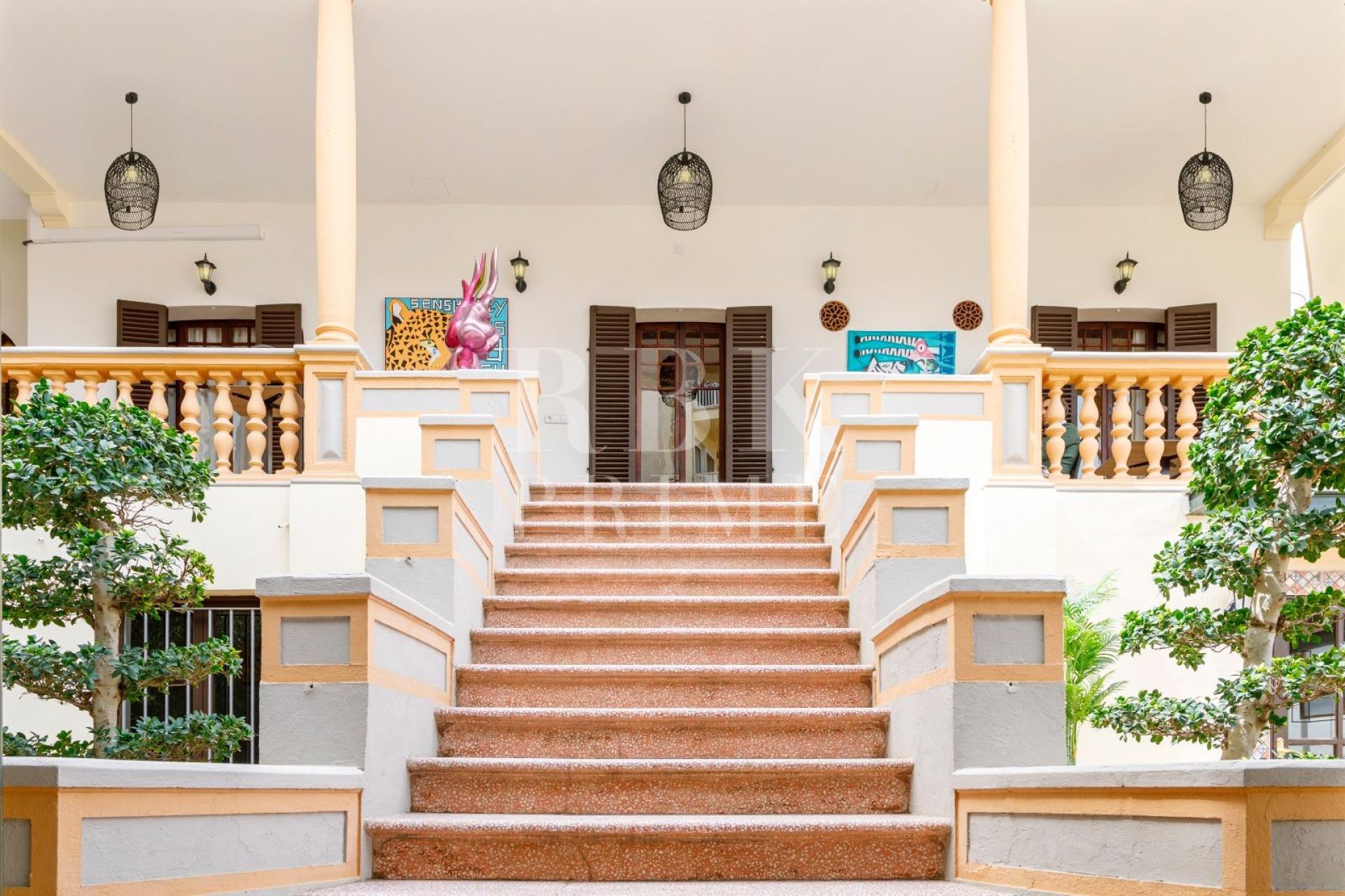 Available - Palace - Palma