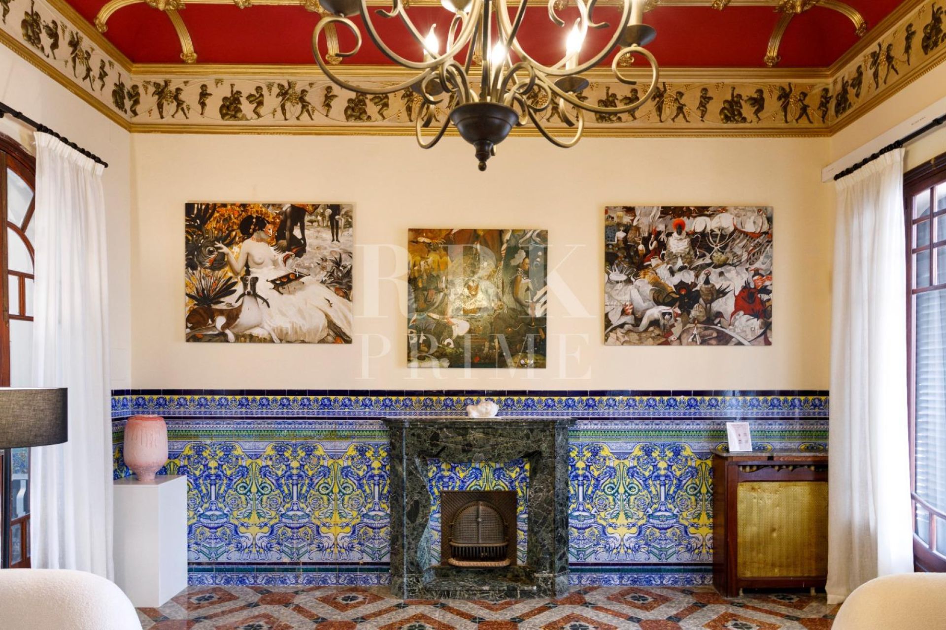 Available - Palace - Palma