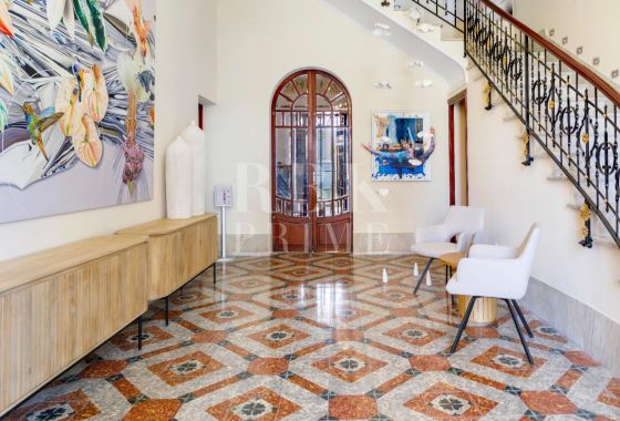 Palace · Available - Palma
