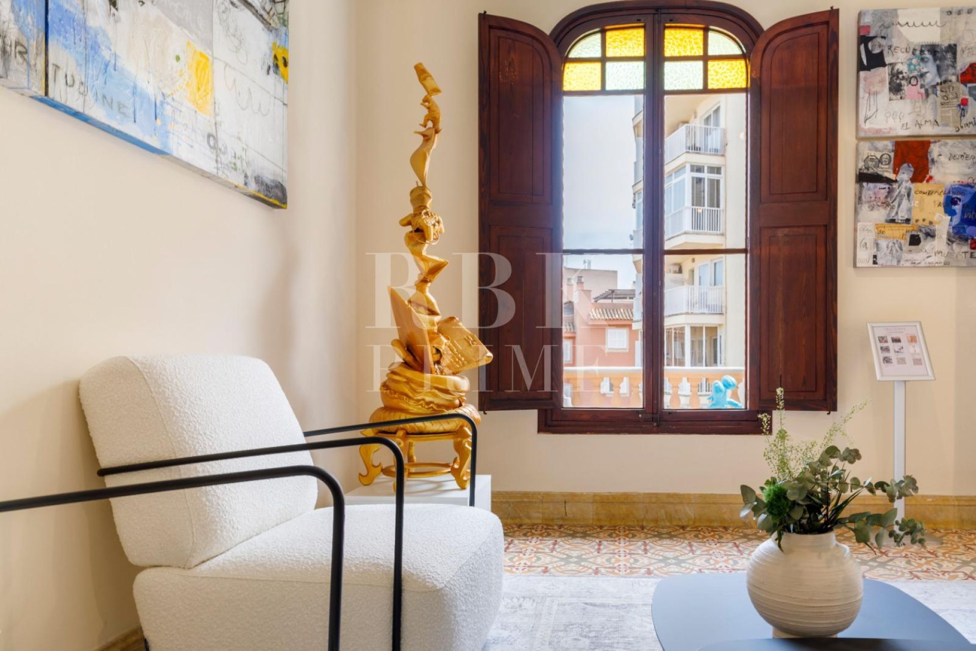 Available - Palace - Palma
