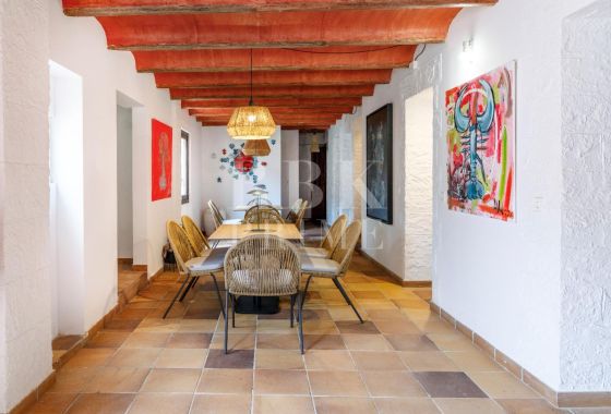 Palace · Available - Palma