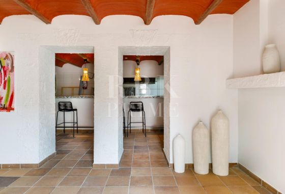 Palace · Available - Palma