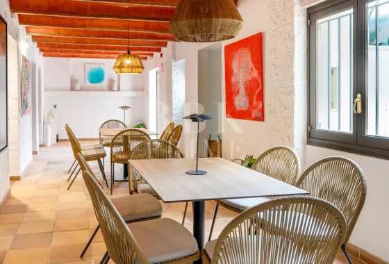Palace · Available - Palma