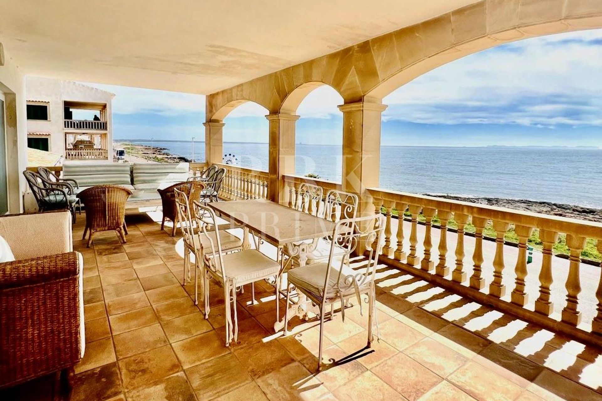 Available - Penthouse - Campos