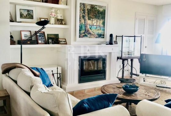 Available - Penthouse - Campos