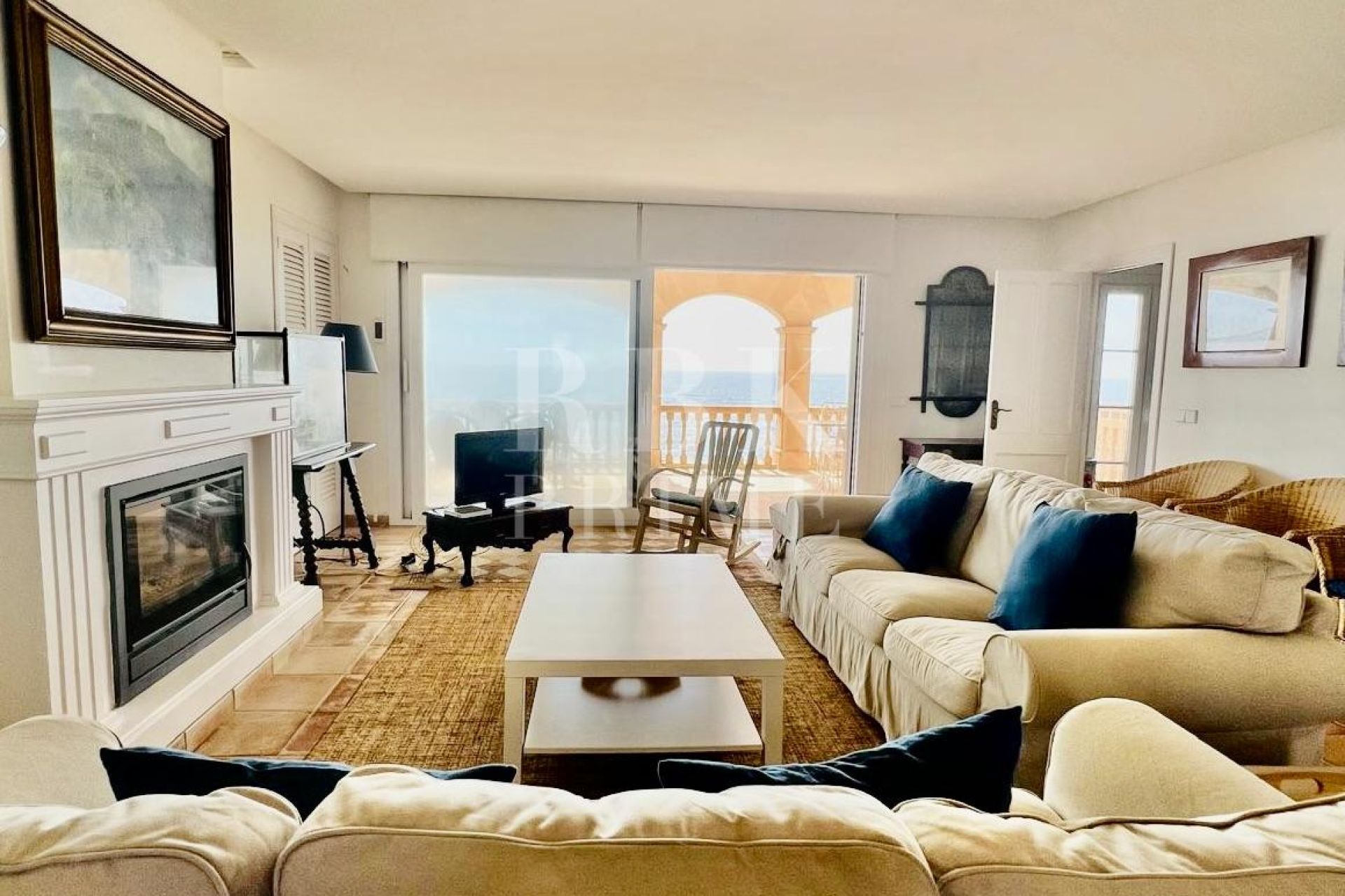 Available - Penthouse - Campos