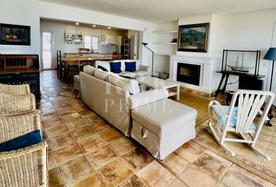 Available - Penthouse - Campos