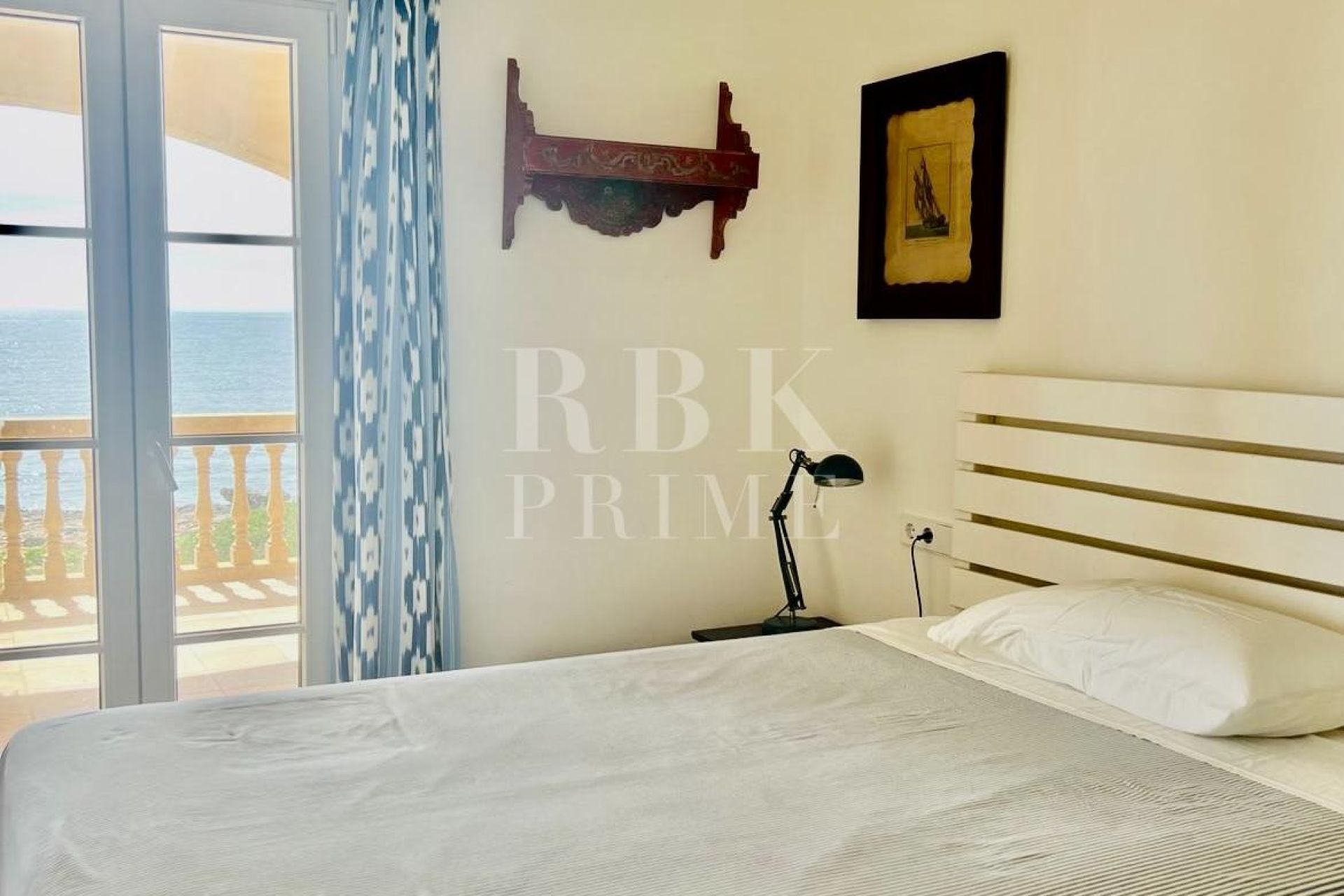 Available - Penthouse - Campos