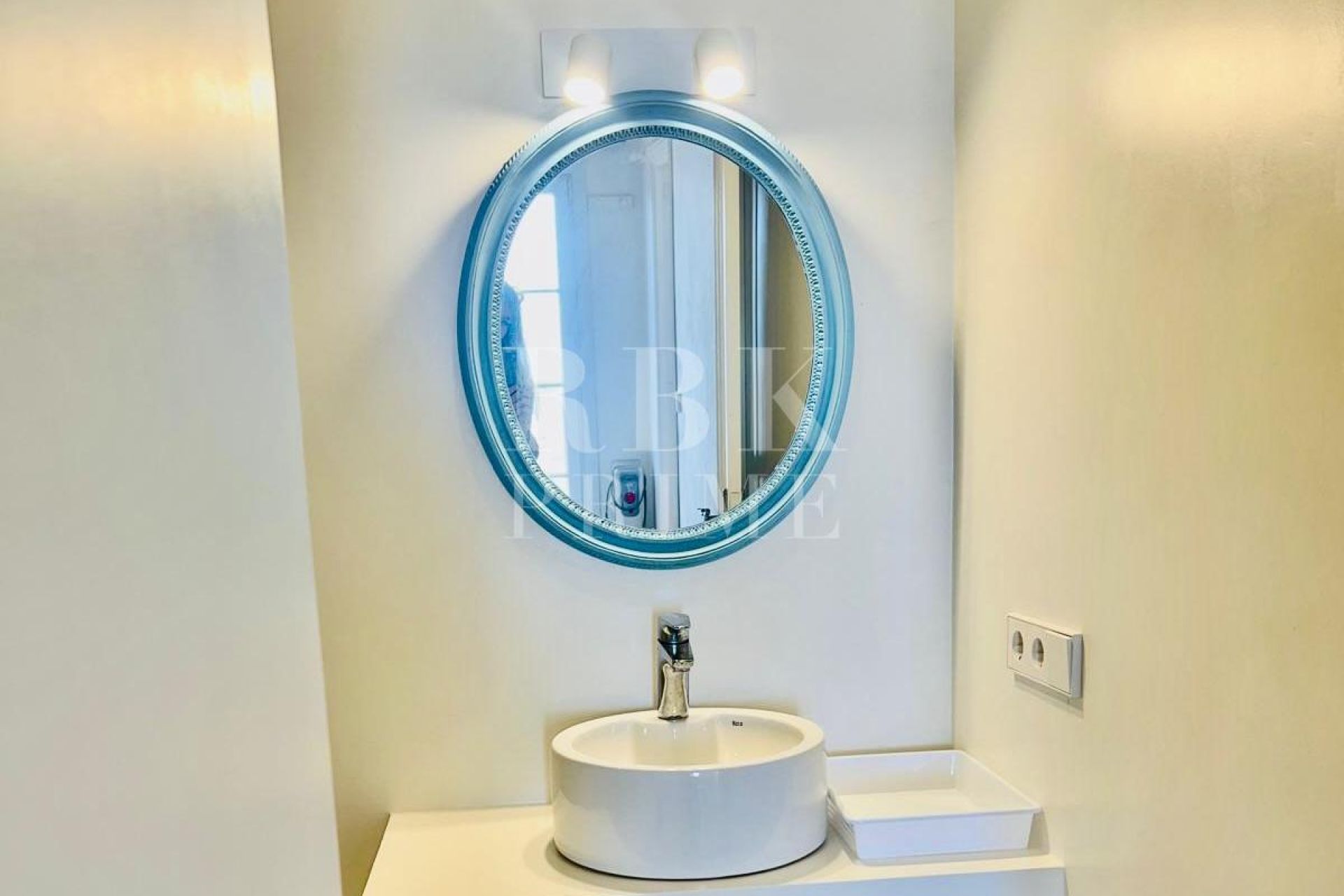 Available - Penthouse - Campos