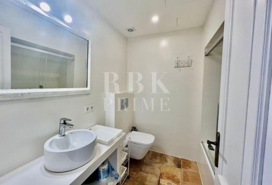 Available - Penthouse - Campos