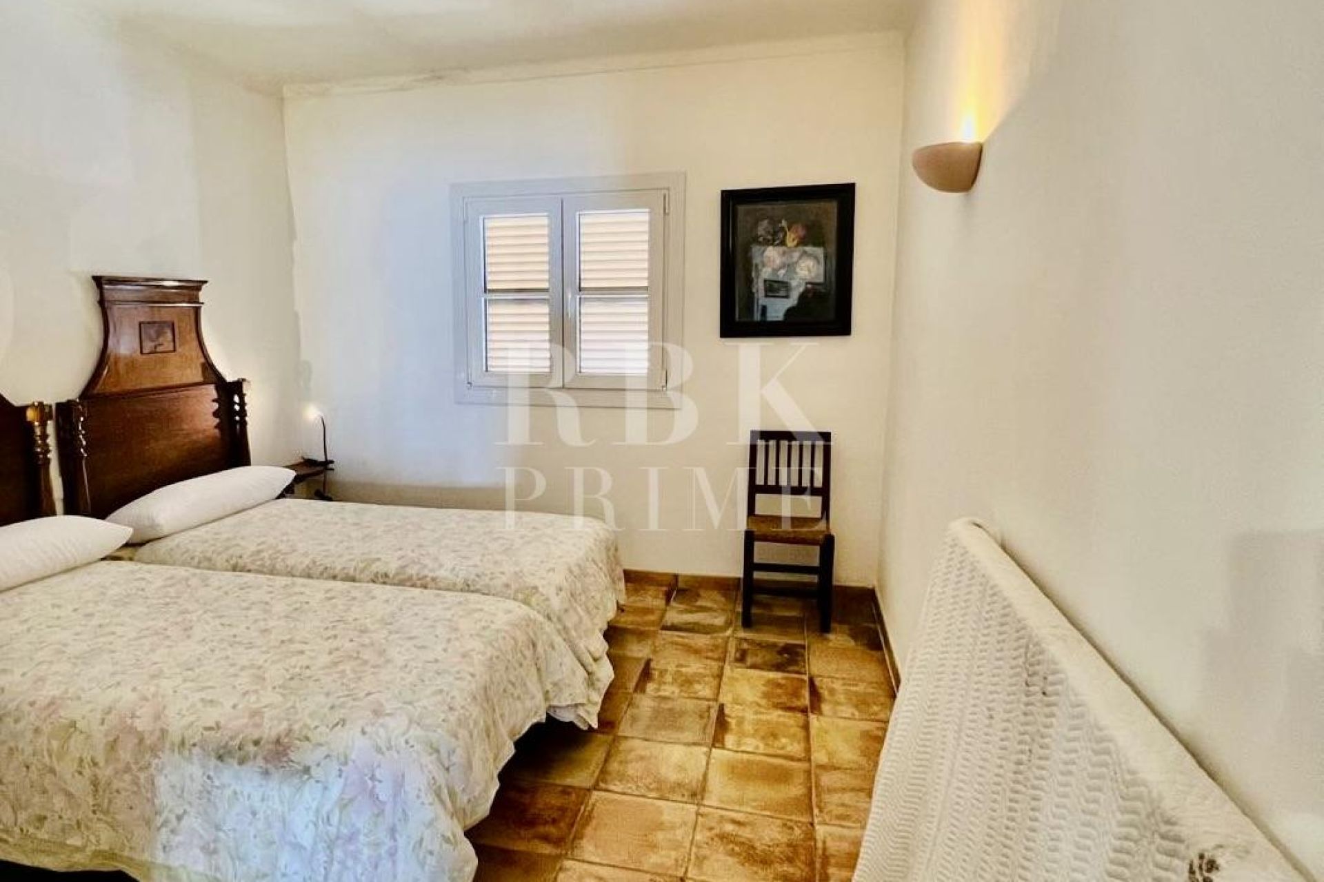 Available - Penthouse - Campos