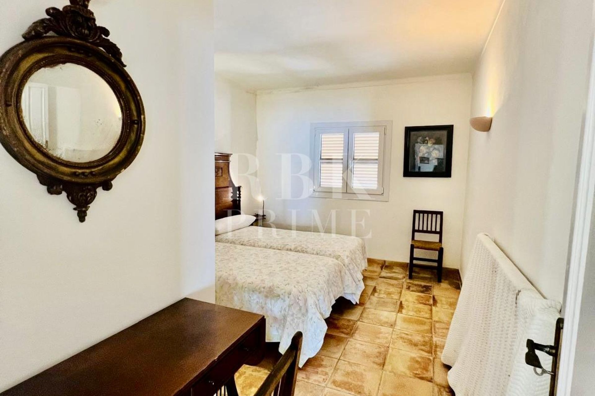 Available - Penthouse - Campos