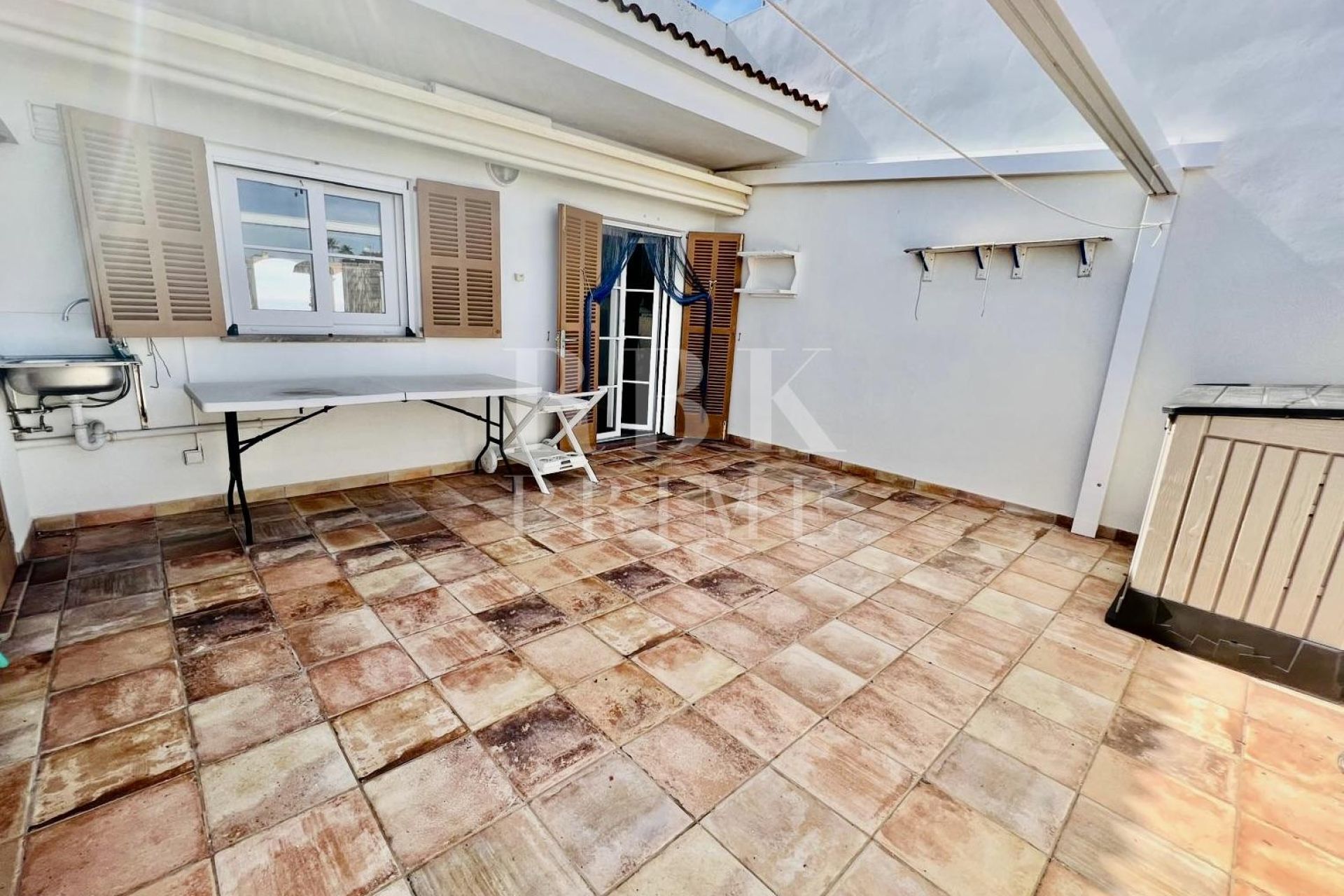 Available - Penthouse - Campos