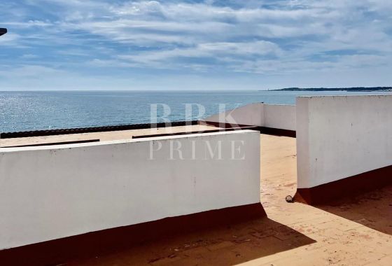 Available - Penthouse - Campos