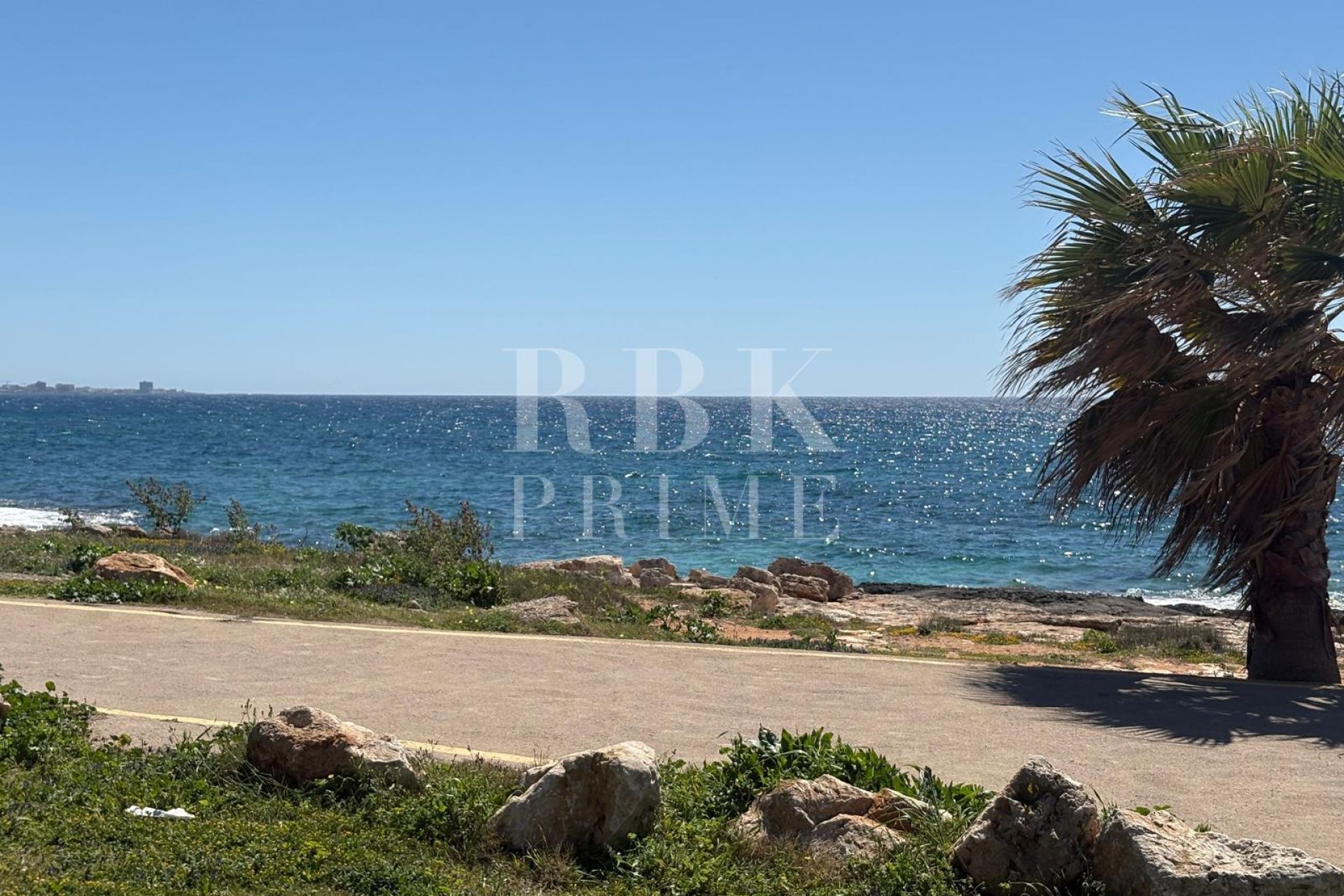 Available - Penthouse - Campos