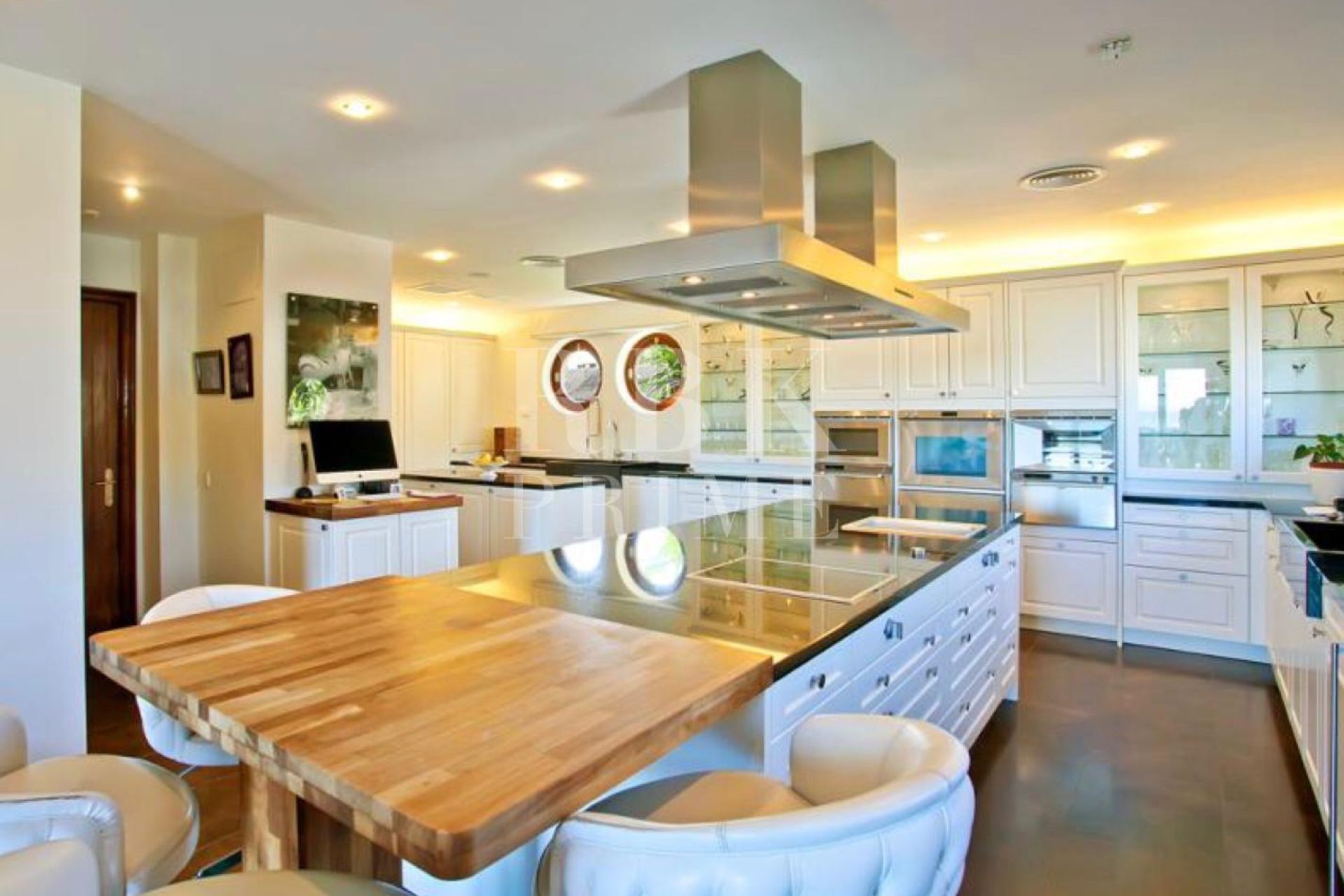 Available - Villa - Calvià