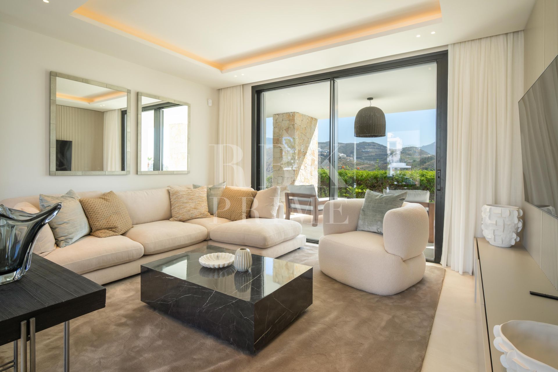 Available - Villa - Málaga - Costa del Sol